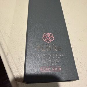 Flore Rose Noir Perfume